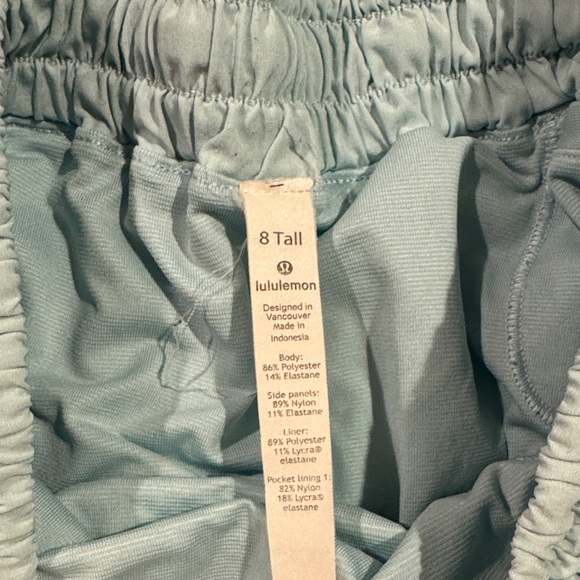 Lululemon Athletica Sky Blue Hotty Hot Shorts Sz 8 Tall - Picture 2 of 4